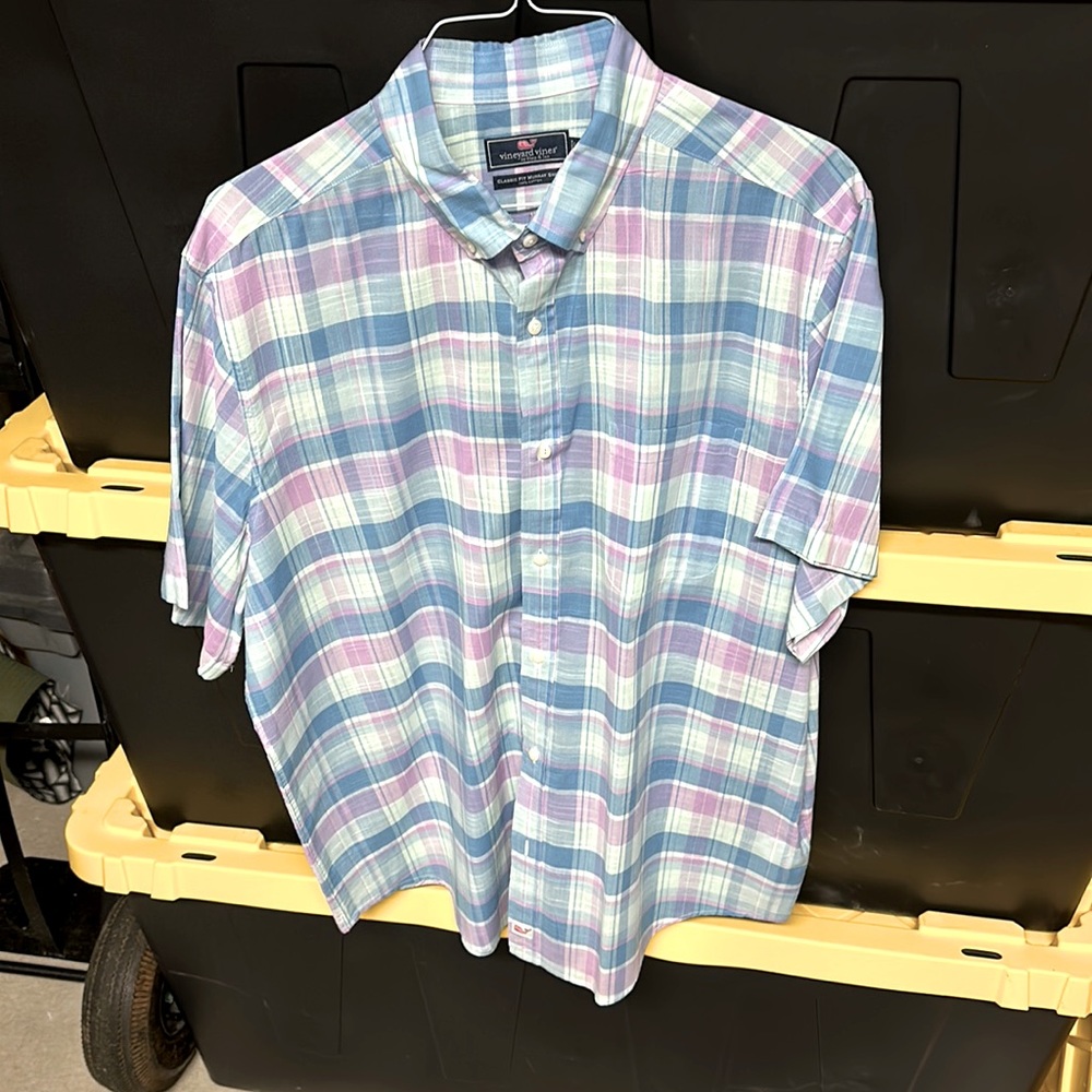 EUC short sleeve button down shirt